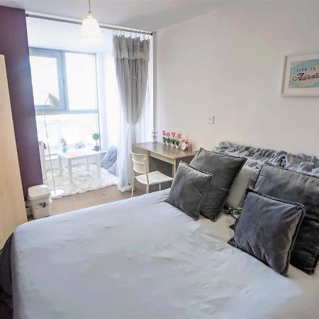 Large 3 Bedrooms In Liverpool City Centre, Free Parking Exterior photo