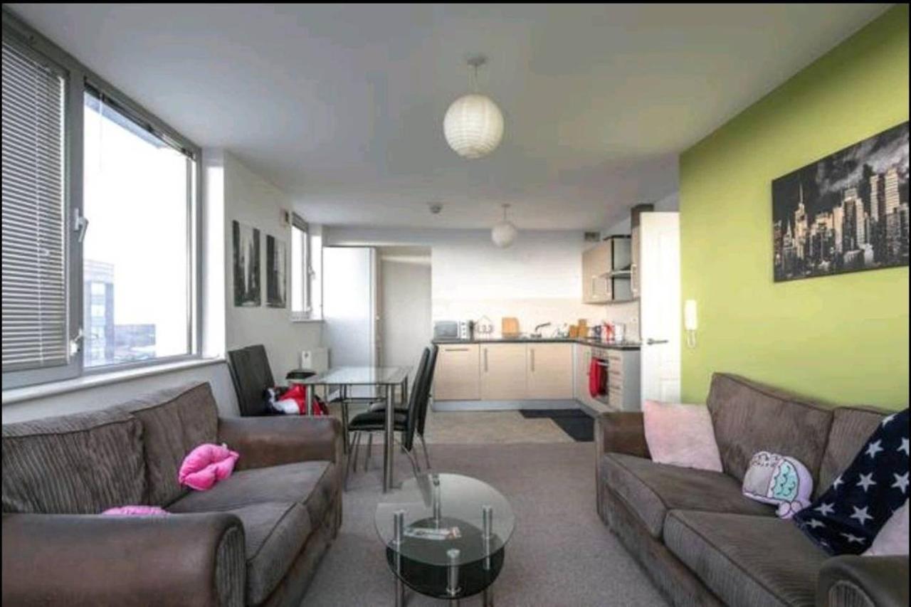 Large 3 Bedrooms In Liverpool City Centre, Free Parking Exterior photo