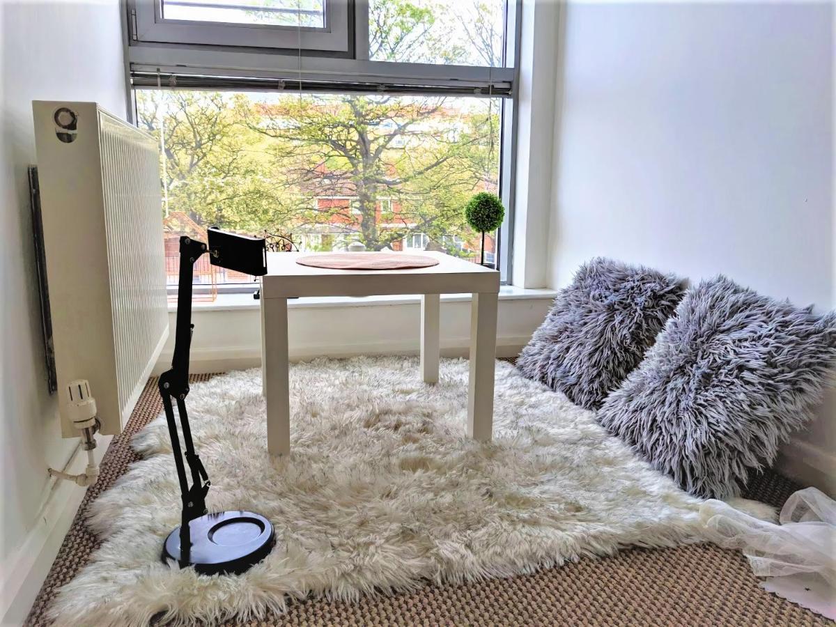 Large 3 Bedrooms In Liverpool City Centre, Free Parking Exterior photo
