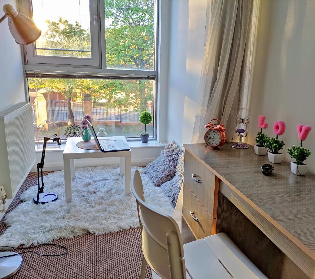 Large 3 Bedrooms In Liverpool City Centre, Free Parking Exterior photo