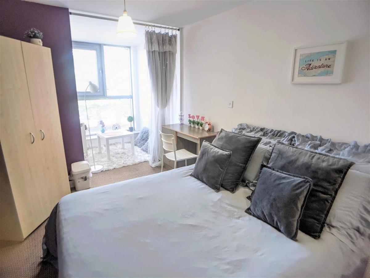 Large 3 Bedrooms In Liverpool City Centre, Free Parking Exterior photo